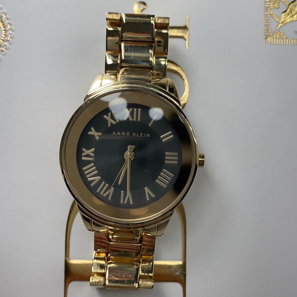 Golden Anne Klein watch ⭐️